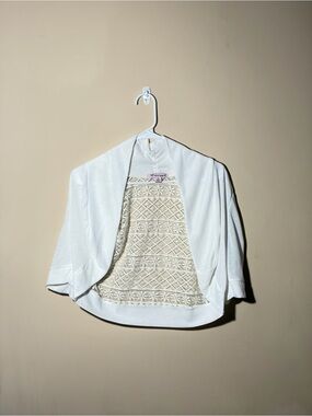 Extra Touch Size 1X All White Ruched Short Sleeved Contrasting Lace Back Shrug